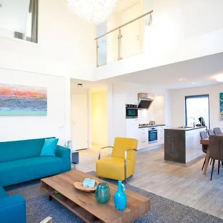 Sleeps 8 Pool Wifi בית נופש אוטרלו