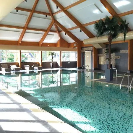 בית נופש Sleeps 8 Pool Wifi *